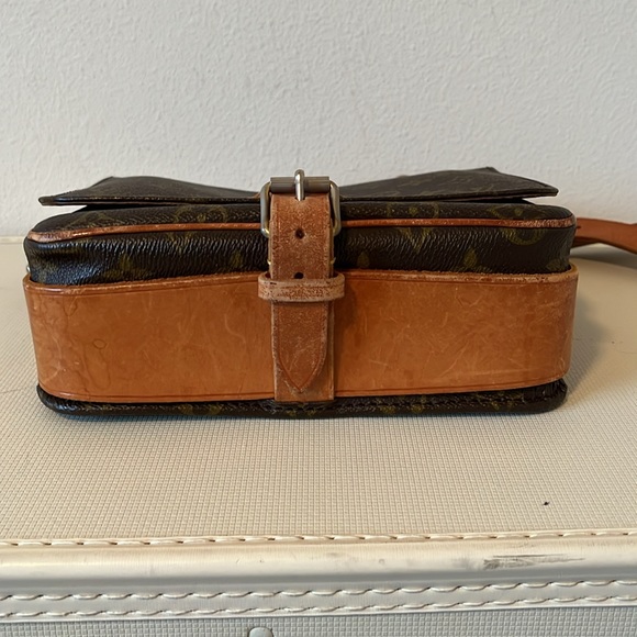 Louis Vuitton Monogram Crossbody - Picture 5 of 16